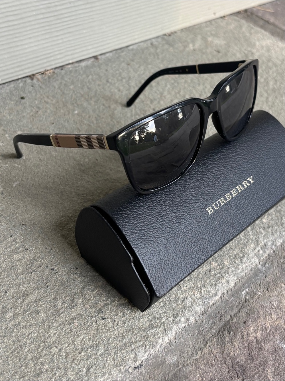 Burberry Somerton Stripe Logo Sunglasses